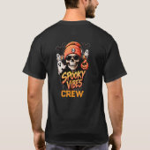 スケルトンのハロウィーン スプーキー ヴァイブス クラブ 🎃💀 Tシャツ (裏面)