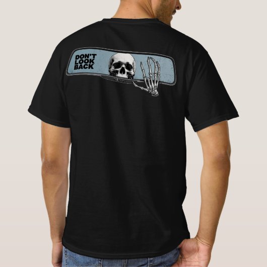 スケルトンのバックミラーのTシャツ – 後ろを見ない Tシャツ (裏面)