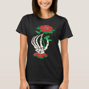 スケルトンの手と赤いバラの花 バレンタインデー ロ Tシャツ