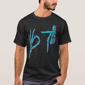 スケルトンの手 楽しいシックスセブン 6 7 ミーム 67 ハロウィン Tシャツ
