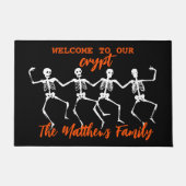 スケルトンへようこそパーソナライズされた ドアマット (正面)