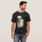 スケルトンを抱きしめる猫 かわいいハロウィン 猫好き キット Tシャツ (正面フル)