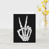 スケルトンハンズピースサインラブハロウィーンの衣装 カード (黄色い花)