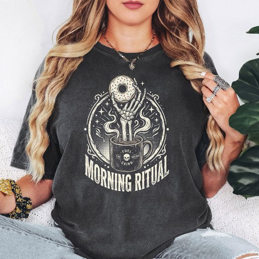 スケルトンハンドコーヒードーナツの朝の儀式 Tシャツ