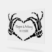 スケルトンハンドハート形状カスタム アクリルサイン (傾斜)