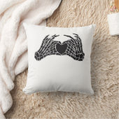 スケルトンハートハンド – クラシック クッション (ブランケット)