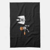 スケルトンパンプキンヘッドディスクゴルフプレーヤーハロウィーン キッチンタオル (縦)