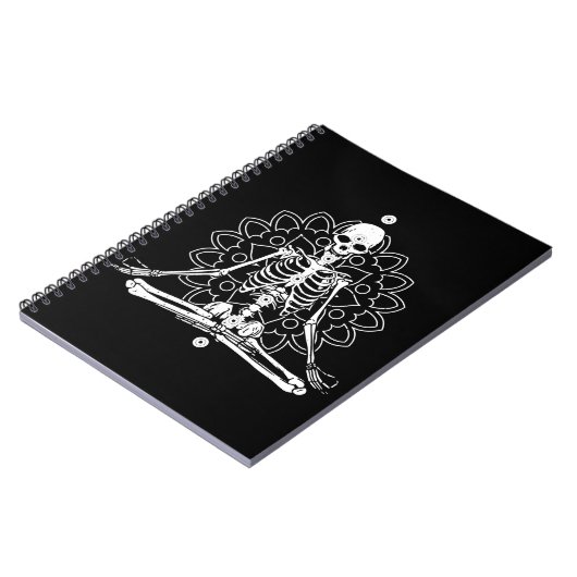 スケルトンヨガめい想のハロウィンギフトによるヨガ ノートブック (左側)