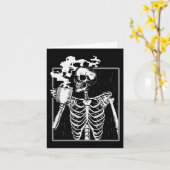 スケルトン飲みコーヒーおもしろいスカルメンズウィメンズハル カード (黄色い花)