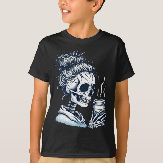 スケルトン飲みコーヒー乱雑なBun女性ハロウィーン Tシャツ (正面)