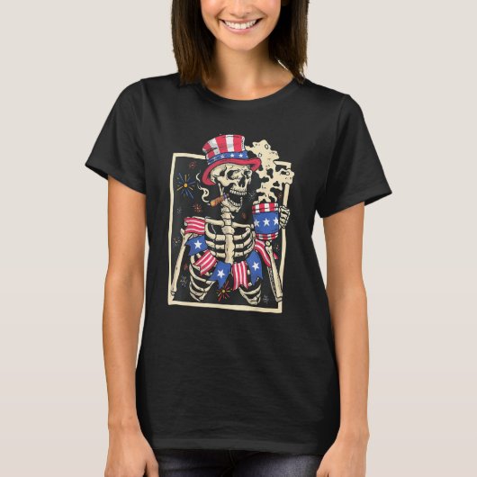 スケルトン飲みコーヒー7月4日米国国旗のパター Tシャツ (正面)
