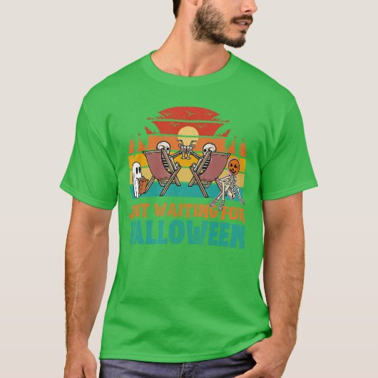 スケルトン スプーキー ビジュアル 夏 面白い ハロウィンを待つばかり Tシャツ (正面)