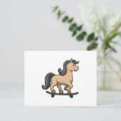 スケーターとしてスケートボードに乗る馬 ポストカード (スタンド正面)