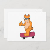 スケーターとして楽しむクマのデザインとスケートボード ポストカード (正面/裏面)