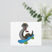 スケーターに扮したヘビとスケートボード ポストカード (スタンド正面)