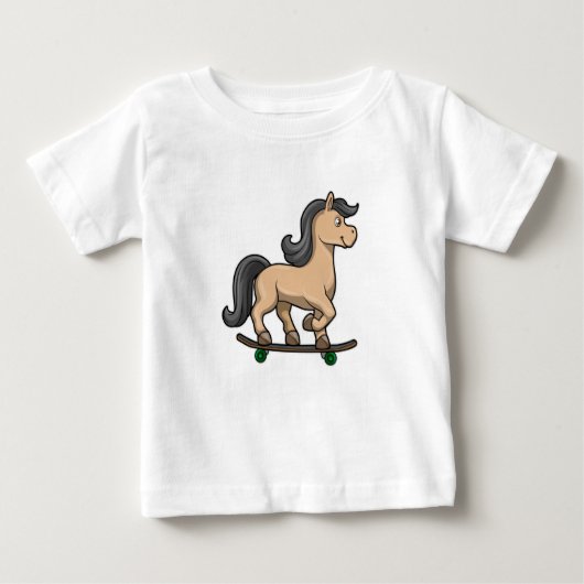 スケーターに扮した馬とスケートボード ベビーTシャツ (正面)