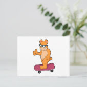 スケーターのクマとスケートボード ポストカード (スタンド正面)