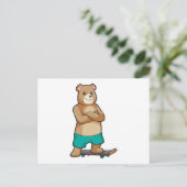 スケーターのクマとスケートボード ポストカード (スタンド正面)