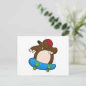 スケーターのモグラ(スケートボードとヘルメット付き) ポストカード (スタンド正面)