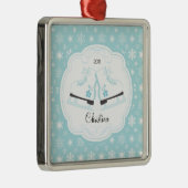 スケートで滑るは日付がついたクリスマスのオーナメントアイススケートします メタルオーナメント (右)