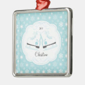 スケートで滑るは日付がついたクリスマスのオーナメントアイススケートします メタルオーナメント (左)