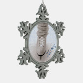 スケートで滑るスノーフレークオーナメント スノーフレークピューターオーナメント (左)