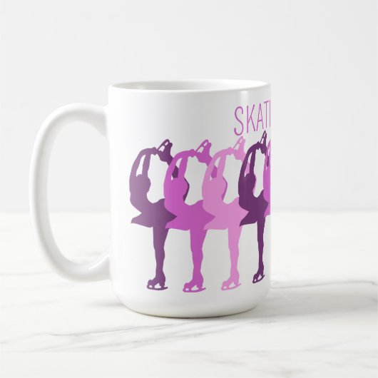 スケートで滑るパパ姿スケートで滑る同期グループ コーヒーマグカップ (左)
