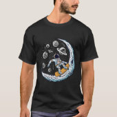 スケートで滑る宇宙飛行士ムーンスケーターのスケートボード Tシャツ (正面)