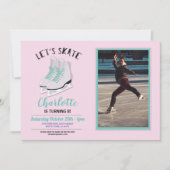 スケートガールズピンクアイススケートで滑る誕生日写真 招待状 (正面)