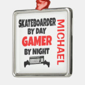 スケートボーダー遊はビデオゲームを愛 メタルオーナメント (左)