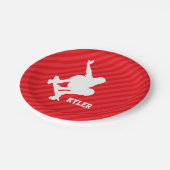 スケートボーダー；緋色の赤ストライプ色 ペーパープレート (アングル)