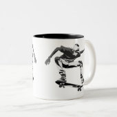 スケートボーディングは私の人生である – スケートボーダー ツートーンマグカップ (正面右)