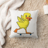 スケートボードでスケーターとしてアヒル クッション (ブランケット)