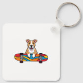 スケートボードに乗ったかわいいブルテリア キーホルダー (裏面)