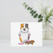 スケートボードに乗るモルモット ポストカード (スタンド正面)