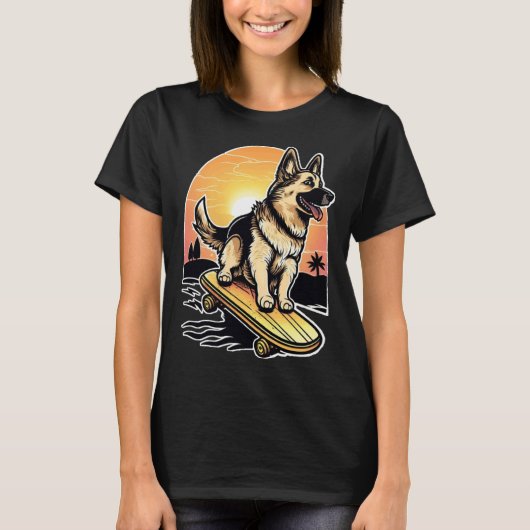 スケートボードをするジャーマンシェパード Tシャツ (正面)
