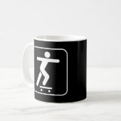 スケートボードをする記号のマグ コーヒーマグカップ (正面左)
