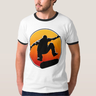 スケートボードをするTシャツ Tシャツ