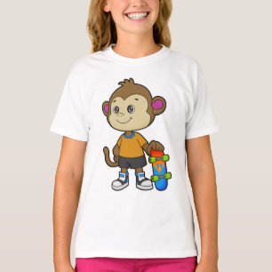 スケートボードを使ったスケーターとしてのサル Tシャツ