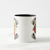 スケートボードパーソナライズされたノーズグラブスケルトンスケーター ツートーンマグカップ (中央)