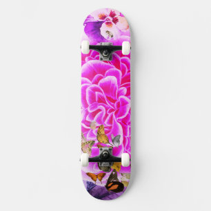 スケートボードピンクの花と蝶 スケートボード