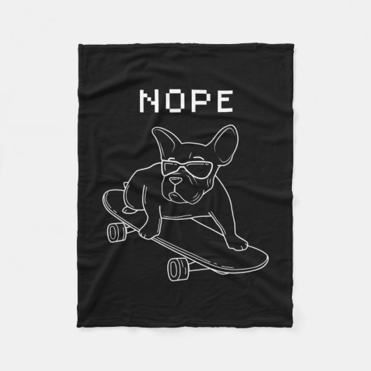 スケートボードフランスに乗ってブルドッグノペクールー フリースブランケット (正面)