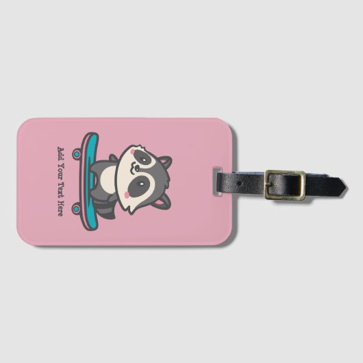 スケートボード上のかわいいラクーンパーソナライズされた文字 ラゲッジタグ (正面横)