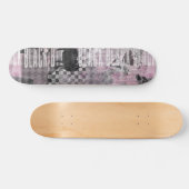 スケートボード上のブラックパープルcコラージュアート スケートボード (横)