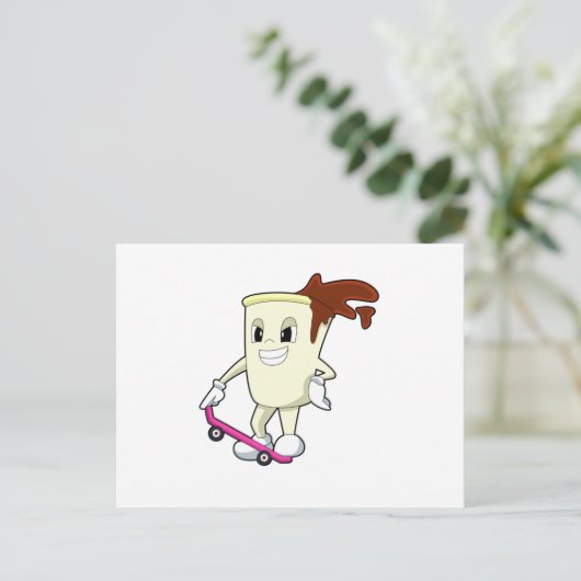 スケートボード付きスケーターとしてのコーヒー ポストカード (スタンド正面)