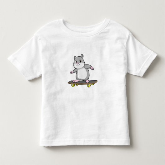 スケートボード付きスケーターとしてのハムスター トドラーTシャツ (正面)