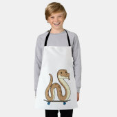 スケートボード付きスケーターとしてのヘビ エプロン (着用した状態)