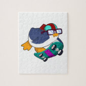 スケートボード付きスケーターとしてのペンギン ジグソーパズル (縦)