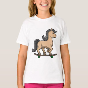 スケートボード付きスケーターとしての馬 Tシャツ