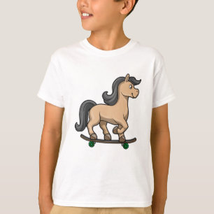 スケートボード付きスケーターとしての馬 Tシャツ